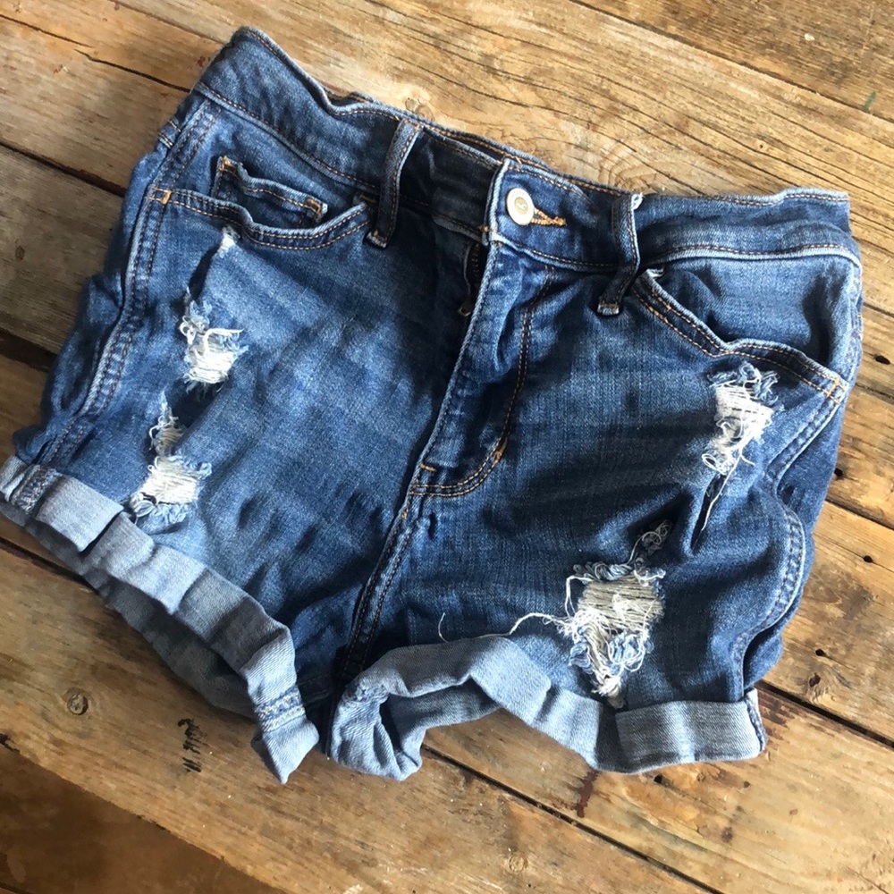 Hollister Destressed scuffed Shorts